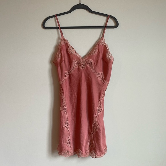 VICTORIA’S SECRET SLIP 💗 - Picture 3 of 4